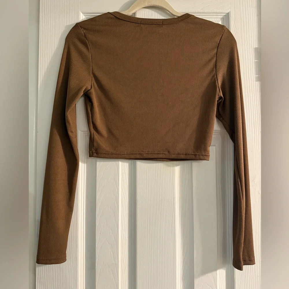 NWOT Long Sleeve Brown Crop Top - Picture 3 of 3